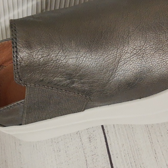 Gentle Souls by Kenneth Cole Rosette Platform Slip On Sneaker Pewter 7.5 - Picture 6 of 15